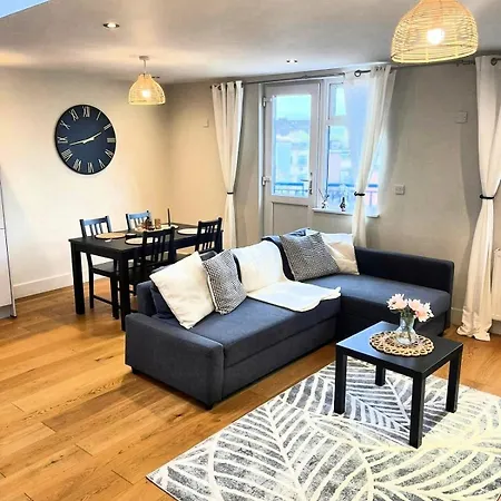 Stylish 1-Bed Flat In Canary Wharf